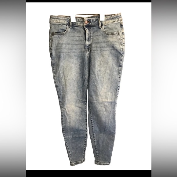 Maurice’s High Rise Light Wash Skinny Jeans Size Large - Picture 2 of 9